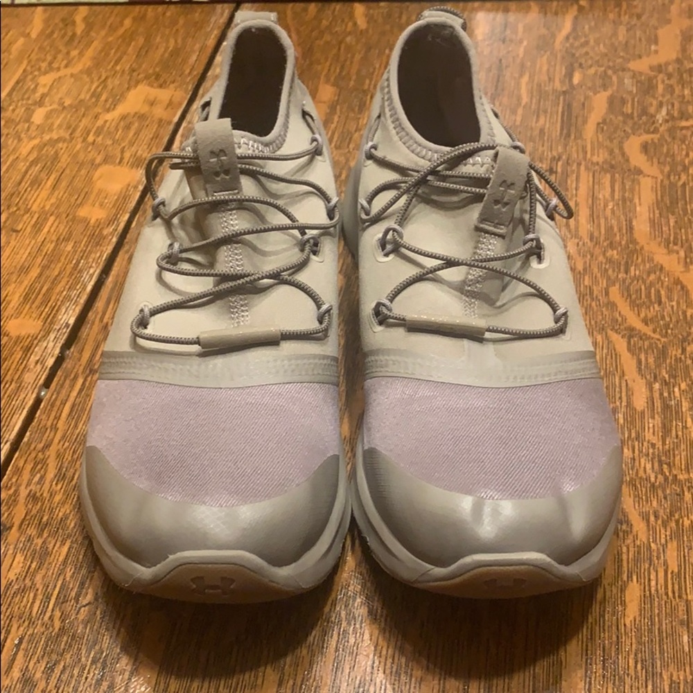 Slip on under armour tennis shoes